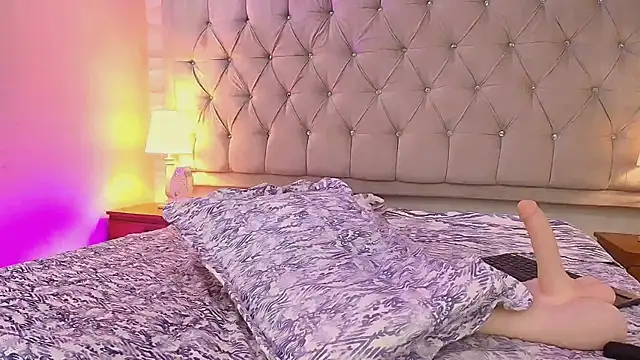 AlissonLopez  online show from February 3, 2025, 4:14 am