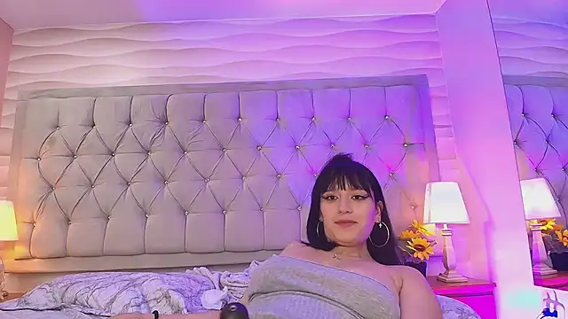 AlissonLopez  online show from February 21, 2025, 10:17 am