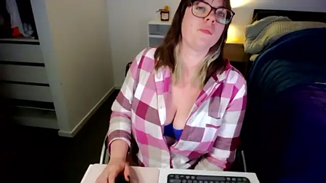 XxxAprilxxX online show from June 8, 2026, 11:55 am