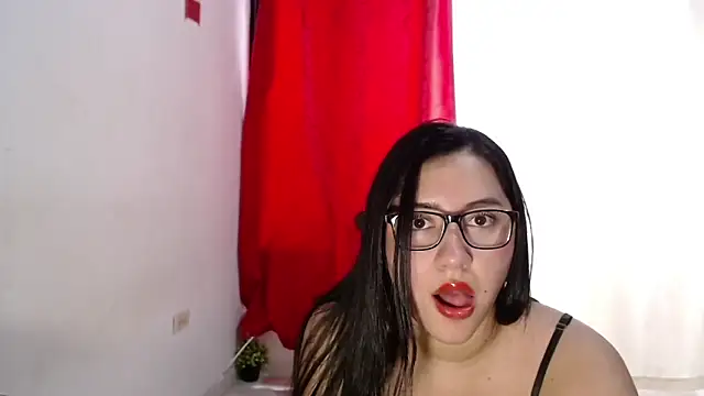 LuciaTomson online show from July 1, 2026, 7:14 pm