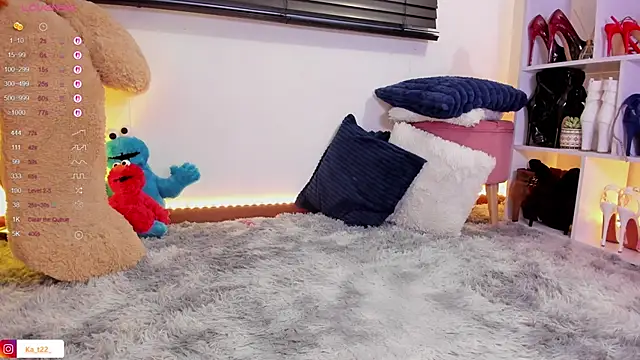 kariina  22 online show from April 10, 2026, 11:01 pm