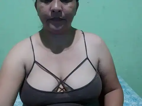 Snapshot of sonia__milk chatting on May 23, 2026, 11:59 pm sonia milk online show from May 23, 2026, 11:59 pm