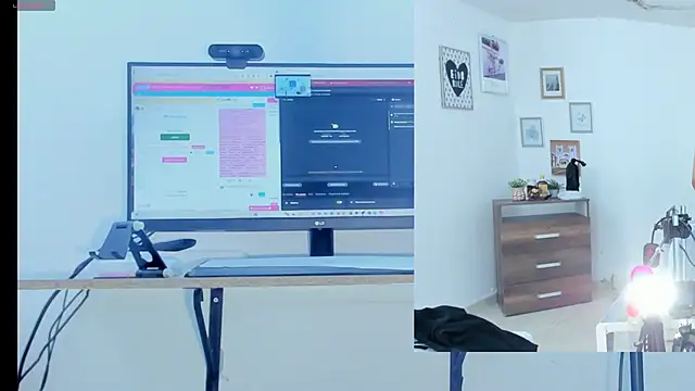 Snapshot of Daki_Ume_ chatting on October 1, 2025, 2:17 am Daki Ume online show from October 1, 2025, 2:17 am