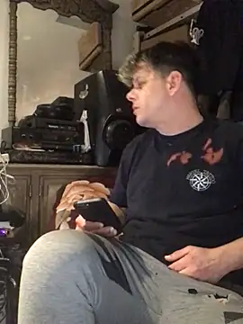 Snapshot of Phelyxx_elgato chatting on March 20, 2025, 12:43 pm Phelyxx elgato online show from March 20, 2025, 12:43 pm