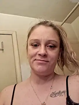 jgodbout2011 online show from April 8, 2026, 5:31 am