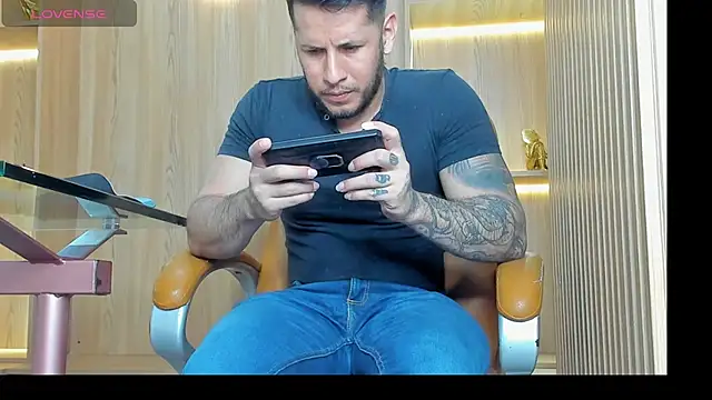 Snapshot of George_Diesell chatting on October 18, 2025, 8:55 pm George Diesell online show from October 18, 2025, 8:55 pm