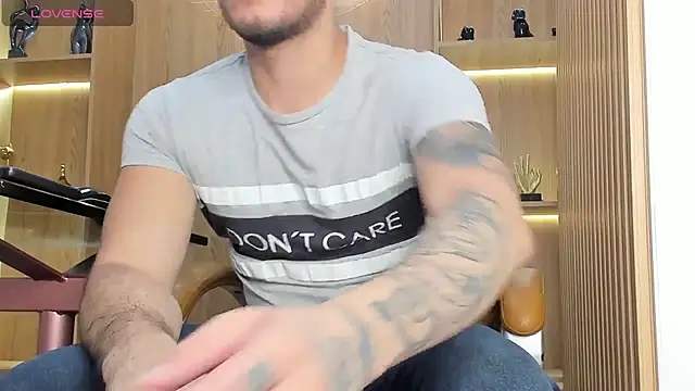 Snapshot of George_Diesell chatting on February 26, 2025, 8:47 pm George Diesell online show from February 26, 2025, 8:47 pm