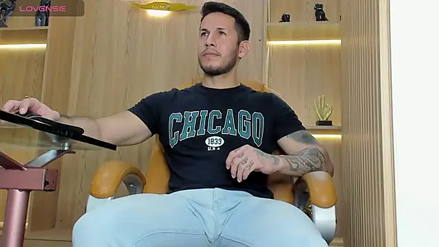 Snapshot of George_Diesell chatting on February 27, 2025, 8:53 pm George Diesell online show from February 27, 2025, 8:53 pm