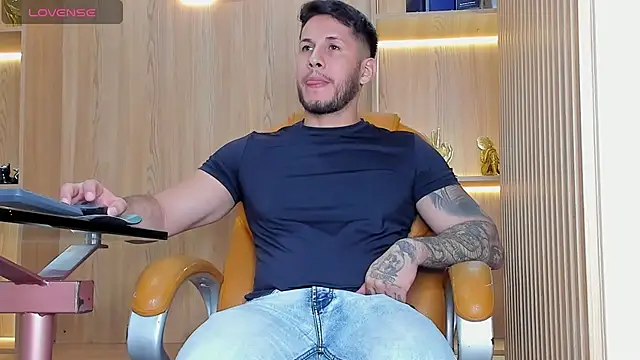 Snapshot of George_Diesell chatting on October 16, 2025, 8:28 pm George Diesell online show from October 16, 2025, 8:28 pm