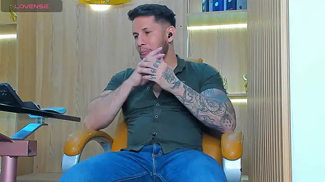 Snapshot of George_Diesell chatting on November 1, 2025, 8:36 pm George Diesell online show from November 1, 2025, 8:36 pm