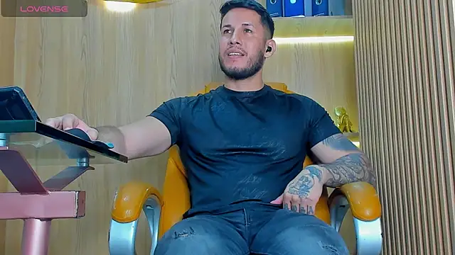 Snapshot of George_Diesell chatting on September 9, 2025, 8:29 pm George Diesell online show from September 9, 2025, 8:29 pm