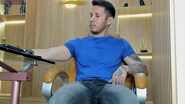 Snapshot of George_Diesell chatting on February 28, 2025, 9:01 pm George Diesell online show from February 28, 2025, 9:01 pm