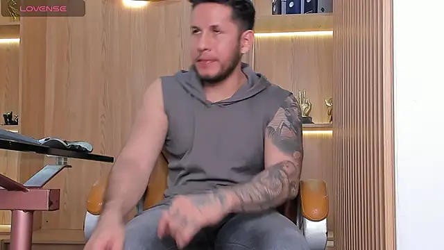 Snapshot of George_Diesell chatting on October 27, 2025, 8:54 pm George Diesell online show from October 27, 2025, 8:54 pm