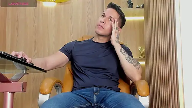 Snapshot of George_Diesell chatting on March 11, 2025, 9:37 pm George Diesell online show from March 11, 2025, 9:37 pm