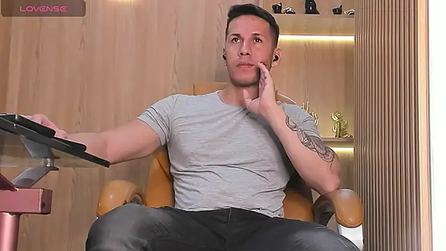 Snapshot of George_Diesell chatting on March 9, 2025, 8:21 pm George Diesell online show from March 9, 2025, 8:21 pm