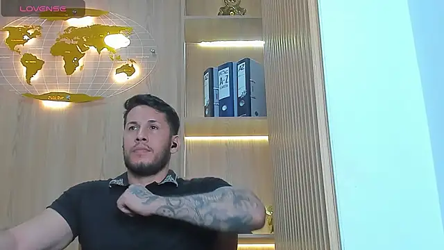 Snapshot of George_Diesell chatting on October 25, 2025, 8:53 pm George Diesell online show from October 25, 2025, 8:53 pm