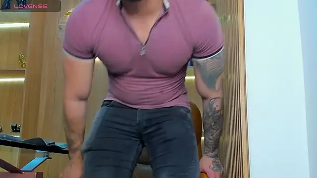 Snapshot of George_Diesell chatting on October 30, 2025, 9:11 pm George Diesell online show from October 30, 2025, 9:11 pm