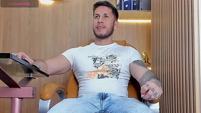 Snapshot of George_Diesell chatting on October 21, 2025, 8:08 pm George Diesell online show from October 21, 2025, 8:08 pm