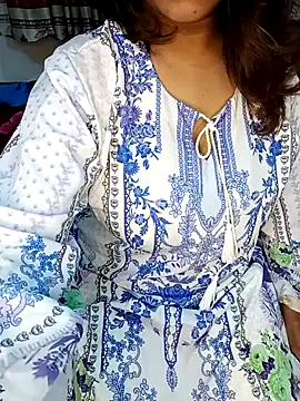 Snapshot of Dayna-36 chatting on October 7, 2025, 4:08 pm Dayna-36 online show from October 7, 2025, 4:08 pm