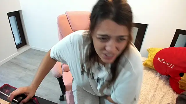 Dyana Kaylinn online show from November 28, 2025, 6:24 am