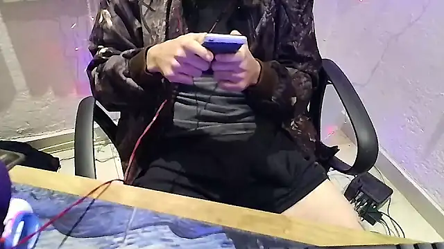 jhonnygoldencock online show from December 4, 2024, 8:39 am