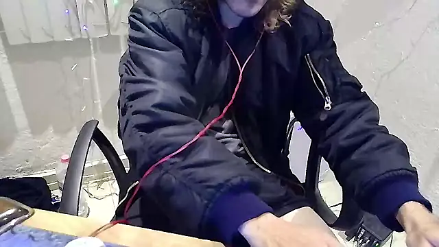 jhonnygoldencock online show from December 3, 2024, 7:16 am