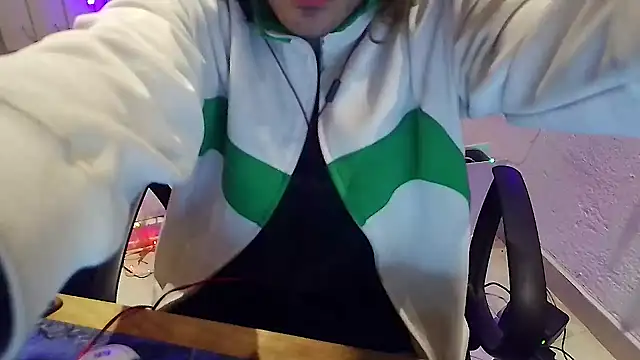 jhonnygoldencock online show from December 2, 2024, 7:53 am