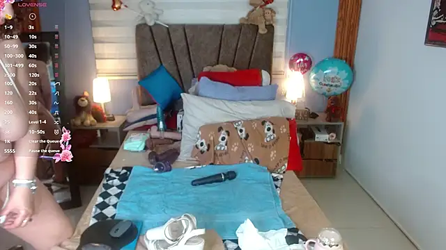 Nadia 84 online show from September 12, 2025, 7:35 pm