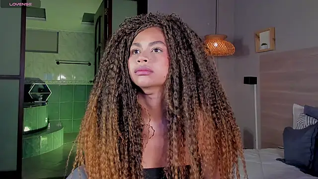 nayah   online show from October 14, 2025, 7:58 pm