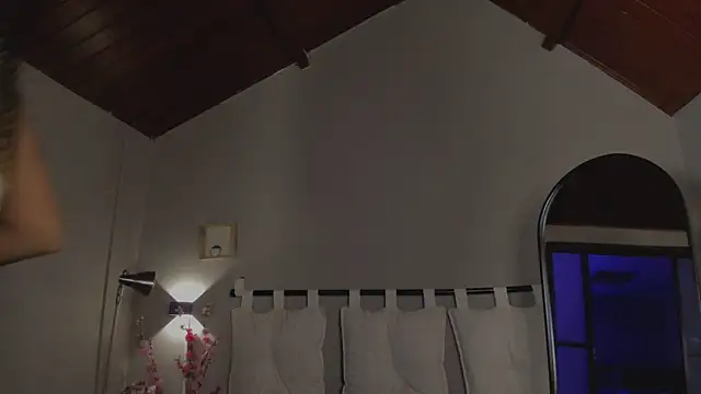 nayah   online show from March 4, 2025, 1:45 am