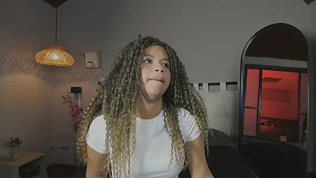 nayah   online show from March 10, 2025, 7:50 pm