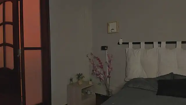 nayah   online show from February 25, 2025, 8:53 pm