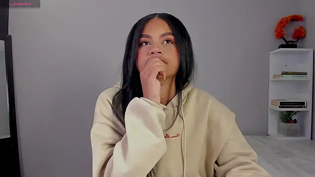 nayah   online show from November 28, 2025, 1:00 pm