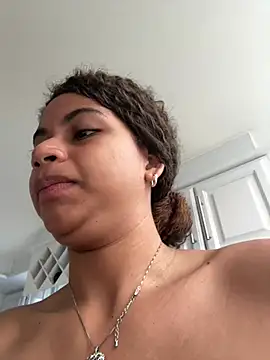 nayah   online show from February 7, 2026, 5:10 pm