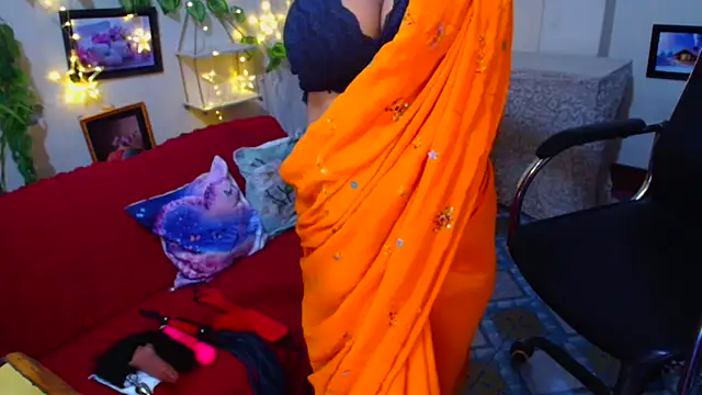 Snapshot of SnoowForYou chatting on October 18, 2025, 1:35 pm SnoowForYou online show from October 18, 2025, 1:35 pm