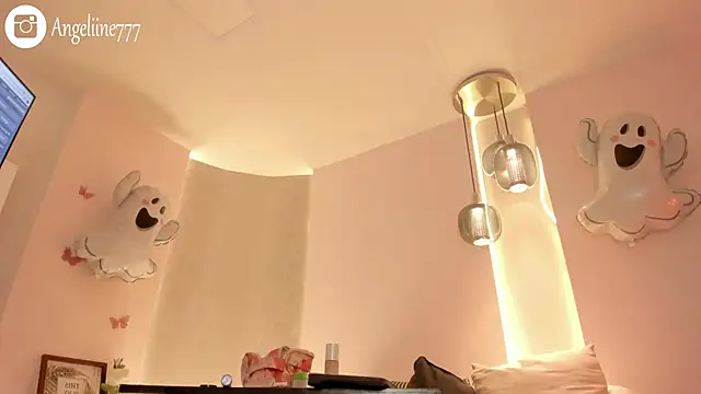 Snapshot of angeline-777 chatting on October 28, 2025, 1:10 pm angeline-777 online show from October 28, 2025, 1:10 pm