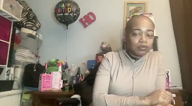 Snapshot of MommyConfident chatting on February 18, 2025, 12:15 am MommyConfident online show from February 18, 2025, 12:15 am