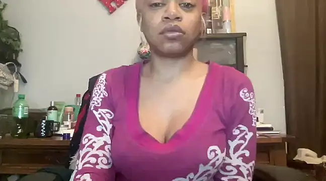 Snapshot of MommyConfident chatting on March 19, 2025, 6:44 pm MommyConfident online show from March 19, 2025, 6:44 pm