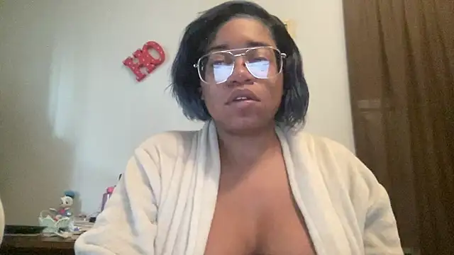 Snapshot of MommyConfident chatting on October 21, 2025, 1:10 pm MommyConfident online show from October 21, 2025, 1:10 pm