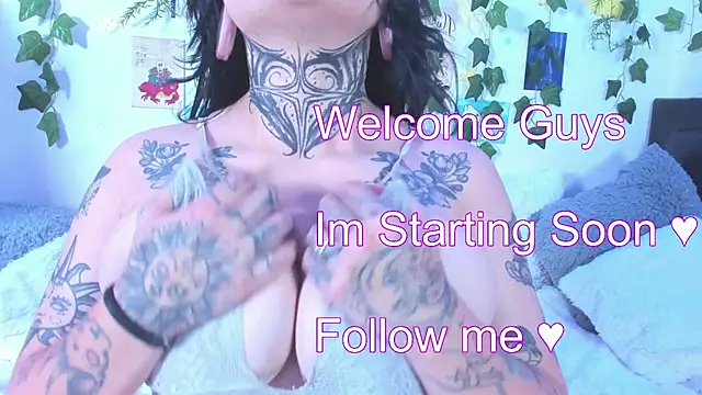 Snapshot of Dianne_Golden chatting on January 29, 2025, 10:32 pm Dianne Golden online show from January 29, 2025, 10:32 pm