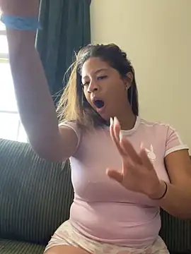 Snapshot of VanessaBling chatting on September 28, 2025, 2:57 pm VanessaBling online show from September 28, 2025, 2:57 pm