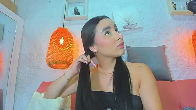 Snapshot of emiily_s chatting on October 25, 2025, 12:04 pm emiily s online show from October 25, 2025, 12:04 pm