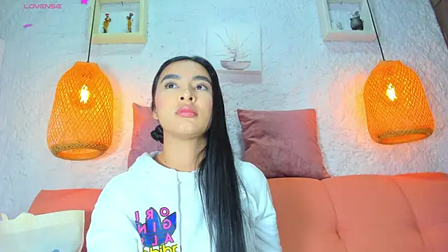 Snapshot of emiily_s chatting on October 3, 2025, 12:06 pm emiily s online show from October 3, 2025, 12:06 pm