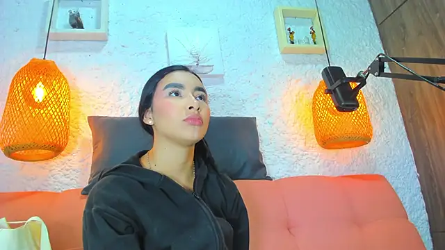 Snapshot of emiily_s chatting on October 11, 2025, 12:06 pm emiily s online show from October 11, 2025, 12:06 pm