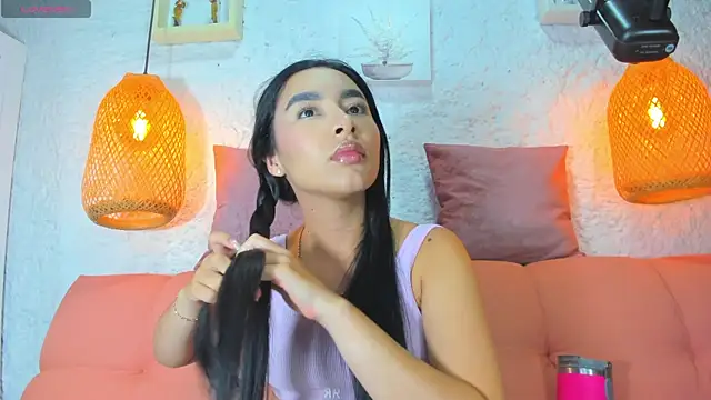 Snapshot of emiily_s chatting on October 1, 2025, 12:09 pm emiily s online show from October 1, 2025, 12:09 pm