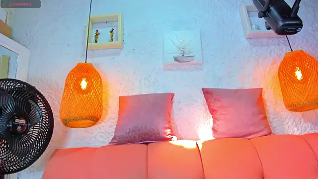 Snapshot of emiily_s chatting on September 29, 2025, 12:11 pm emiily s online show from September 29, 2025, 12:11 pm