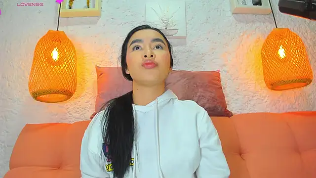 Snapshot of emiily_s chatting on October 2, 2025, 12:08 pm emiily s online show from October 2, 2025, 12:08 pm