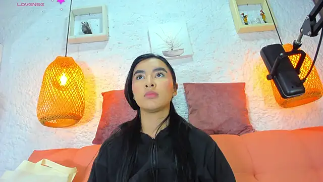 Snapshot of emiily_s chatting on October 15, 2025, 12:02 pm emiily s online show from October 15, 2025, 12:02 pm