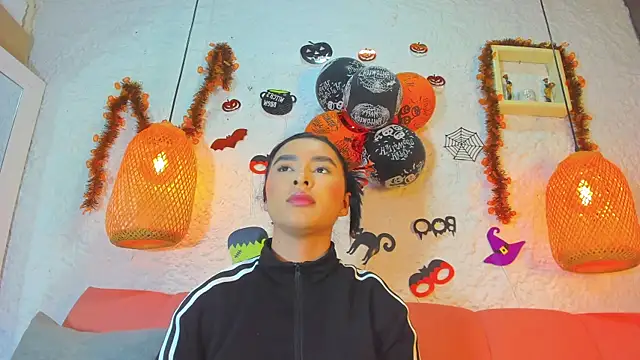 Snapshot of emiily_s chatting on October 30, 2025, 12:03 pm emiily s online show from October 30, 2025, 12:03 pm