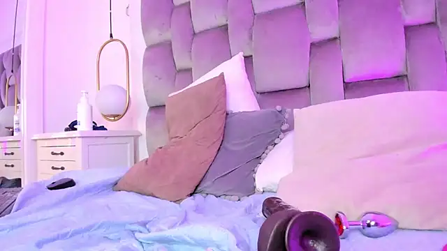 Snapshot of PamelaMendez_ chatting on March 4, 2025, 9:18 am PamelaMendez  online show from March 4, 2025, 9:18 am